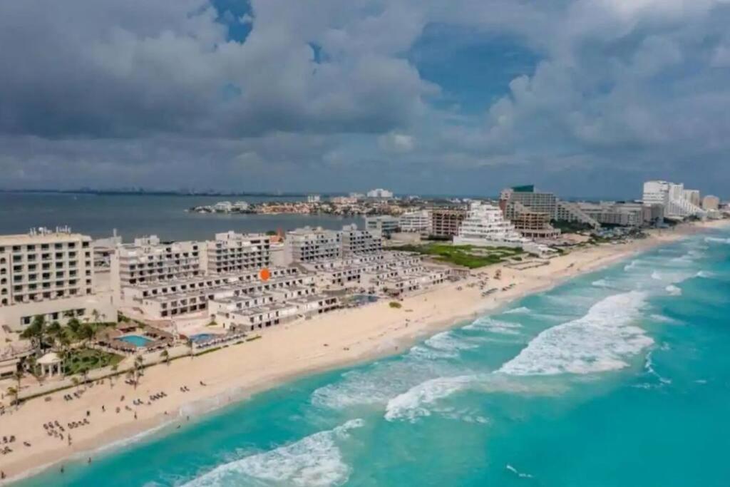 Amazing Beachfront Apartment Cancún Esterno foto