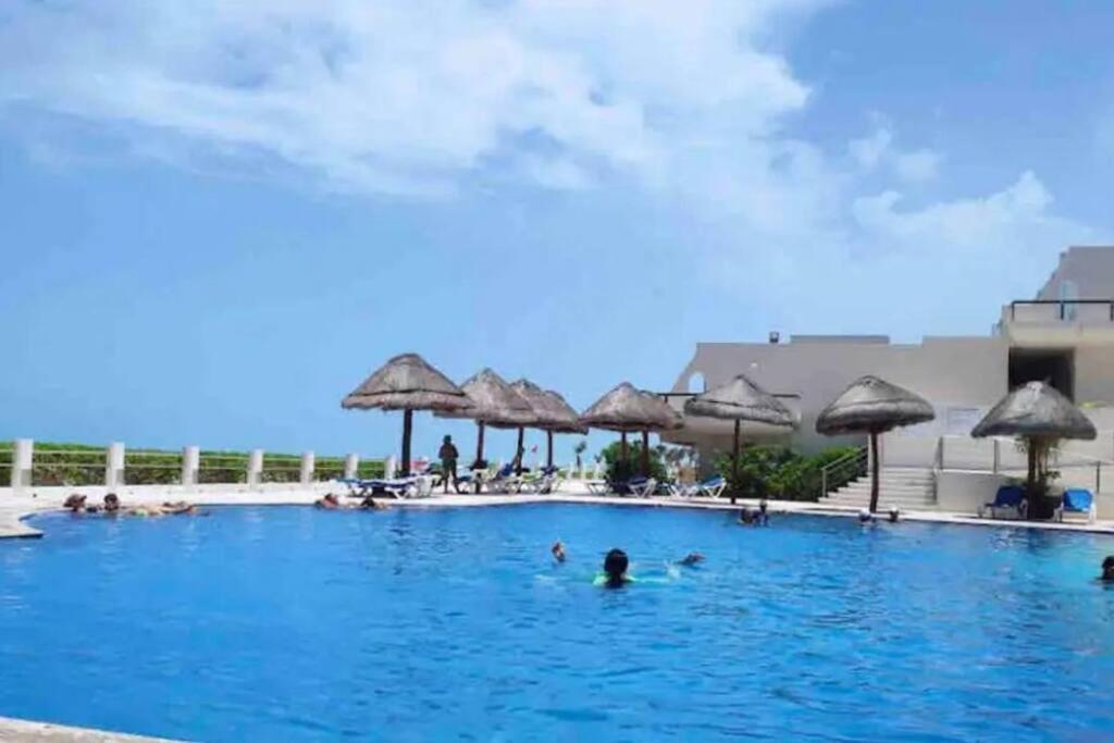 Amazing Beachfront Apartment Cancún Esterno foto