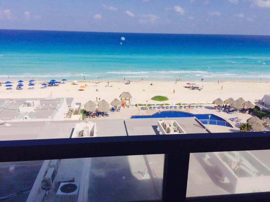 Amazing Beachfront Apartment Cancún Esterno foto