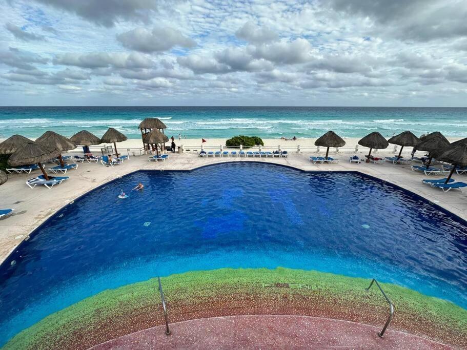 Amazing Beachfront Apartment Cancún Esterno foto
