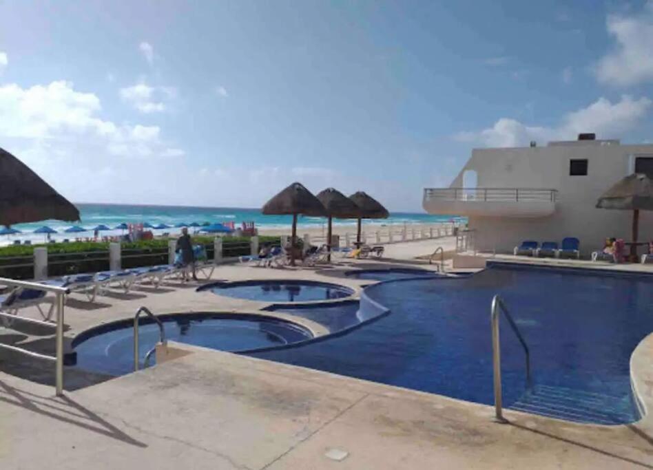 Amazing Beachfront Apartment Cancún Esterno foto