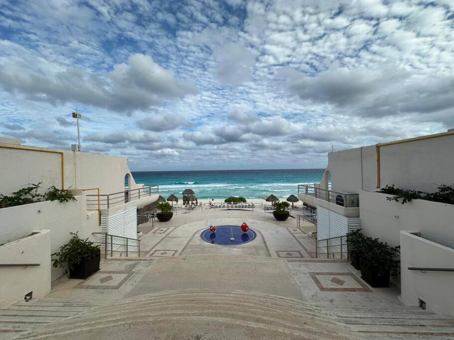 Amazing Beachfront Apartment Cancún Esterno foto