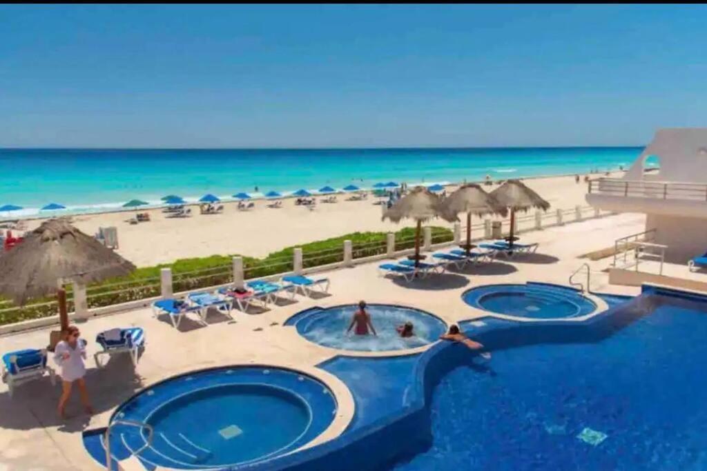 Amazing Beachfront Apartment Cancún Esterno foto